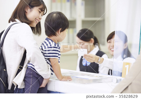 銀行職員 35828629