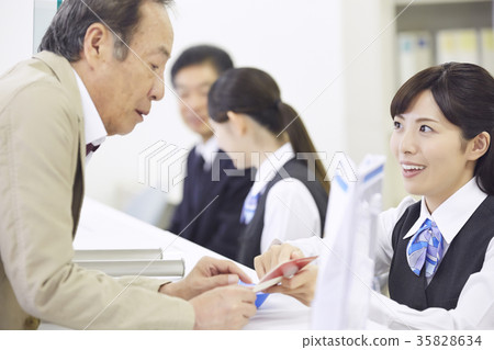 銀行職員 35828634