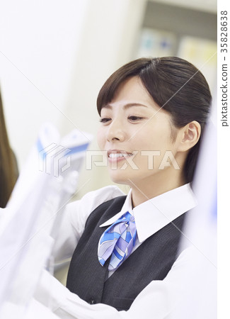 銀行職員 35828638