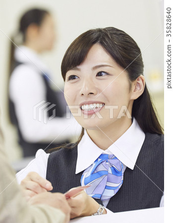 銀行職員 銀行職員 35828640