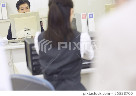 Bank worker 35828700