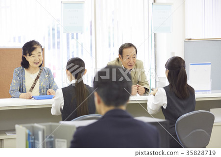 銀行窗口客戶 35828719