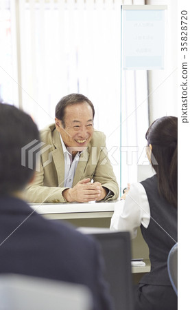 銀行窗口客戶 35828720