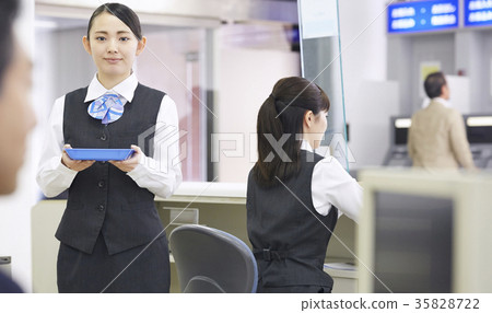 Bank worker 35828722