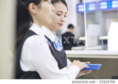 銀行職員 銀行職員 35828766