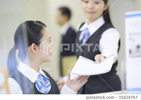 銀行職員 銀行職員 35828767