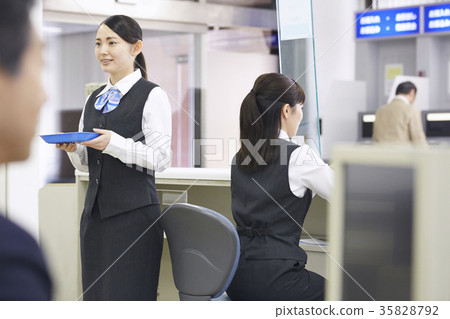 Bank worker 35828792