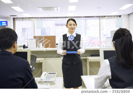 Bank worker 35828809