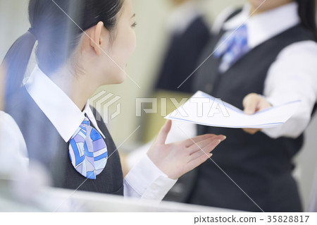 銀行職員 銀行職員 35828817