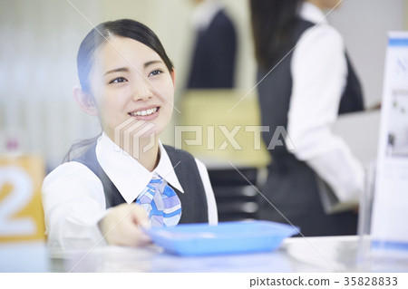 銀行職員 35828833