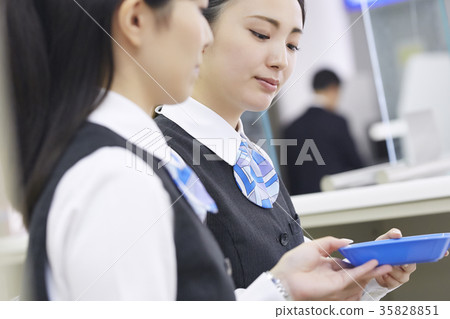 銀行職員 銀行職員 35828851