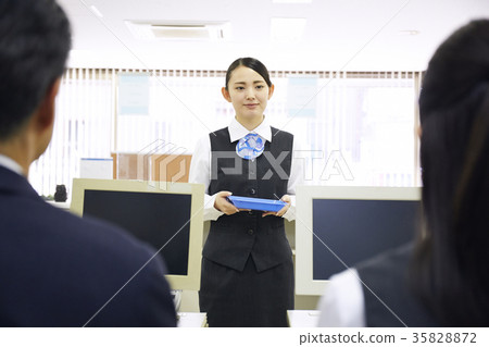 Bank worker 35828872