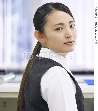 銀行職員 35828899