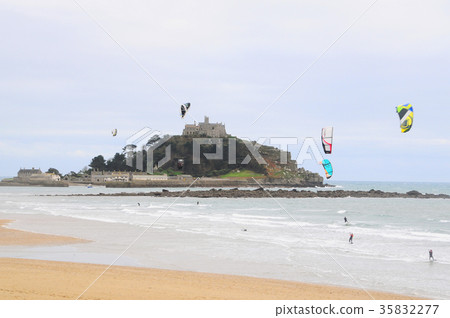 Landscape of St Michaels Mount from Marathon Beach, England Landscape of St Michaels Mount from Marathon Beach, England 35832277