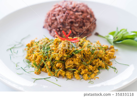Stir Fried Minced Pork with Hot Yellow Curry 35833118