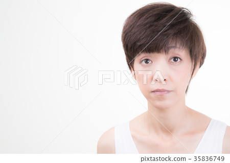 Middle-aged female Middle-aged female 35836749