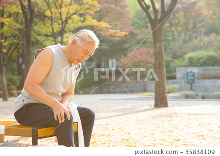 Elderly people who exercise, healthy old age 35838109