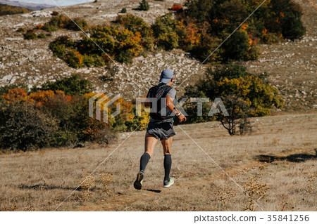 back male athlete runner 35841256