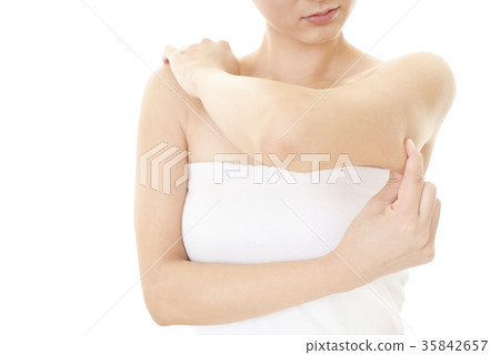 A woman holding his upper arm 35842657