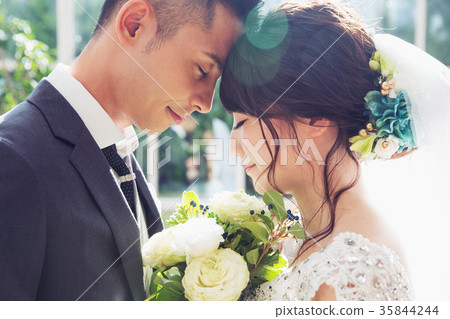 照片婚禮婚姻新娘和新郎 照片婚禮婚姻新娘和新郎 35844244