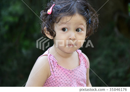 Toddler surprise look 35846176