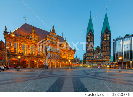 Bremen. The central market square. Town Hall. Bremen. The central market square. Town Hall. 35850886