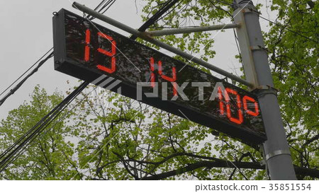 Street electronic clock  the table in the foliage 35851554