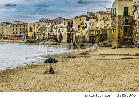 Beach with umbrella in the city of cefalu 35856940
