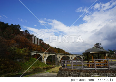 Fall glasses bridge Fall glasses bridge 35860014