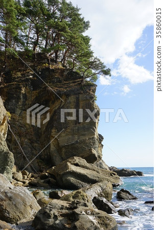 Geology of the Haipe Coast Geology of the Haipe Coast 35860015