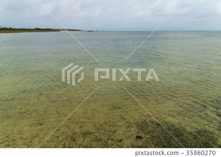 從Iko碼頭(黑島)看到的海 從Iko碼頭(黑島)看到的海 35860270