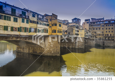 parallel look of ponte vecchio in the afternoon 35861255