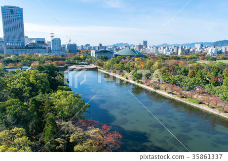 廣島綠色競技場和廣島城的護城河 35861337
