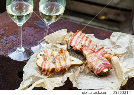 pears wrapped in bacon 35863214