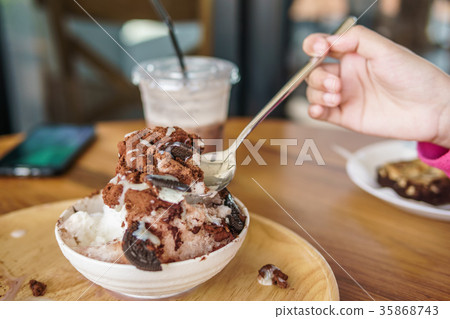 Chocolate bingsu sweet yummy 35868743