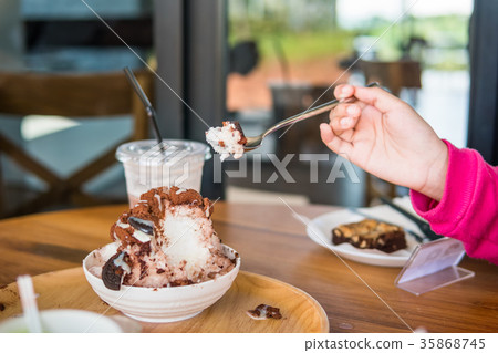 Chocolate bingsu sweet yummy 35868745