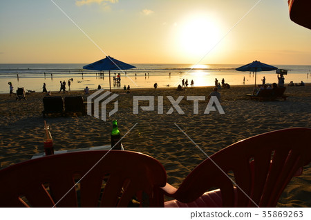 在巴厘島庫塔海灘的日落 35869263