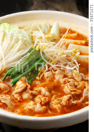 kimchi hot pot  35871271