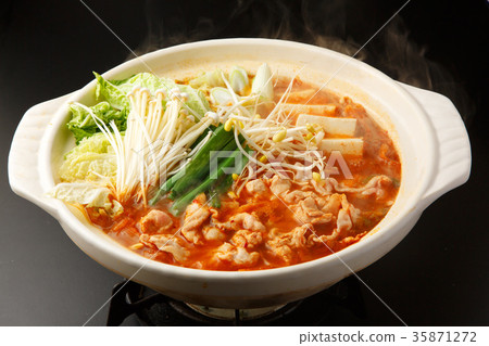 kimchi hot pot  35871272
