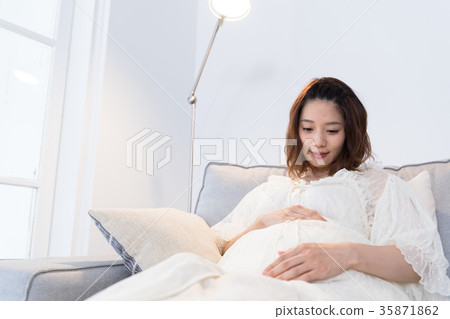 年輕的女人，孕婦 35871862