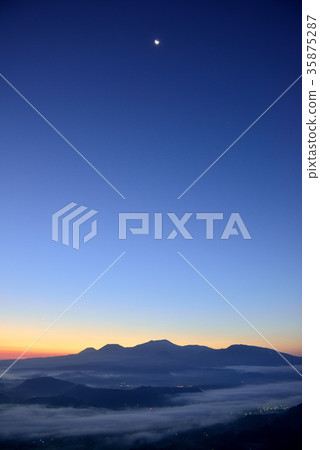 The sea of clouds in Kukuto basin 35875287
