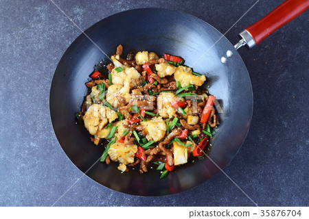 Sweet and sour beef stir fried in the wok Sweet and sour beef stir fried in the wok 35876704