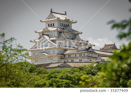 Himeji Castle profile, the white Heron castle Himeji Castle profile, the white Heron castle 35877409