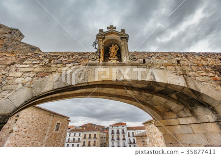 Arch of the star in caceres, Extremadura, Spain. Arch of the star in caceres, Extremadura, Spain. 35877411