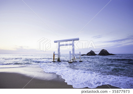 Futamigaura Itoshima福岡縣的夫婦岩石 Futamigaura Itoshima福岡縣的夫婦岩石 35877973