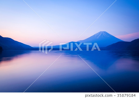 Lake Honjo (dawn) 35879184