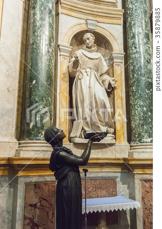 Sculpture in interior o Siena Cathedral, Italy 35879885