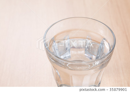 水 水 35879901