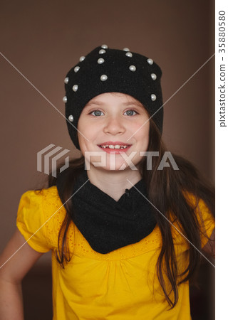 beautiful girl with black hat 35880580