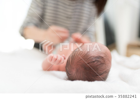 新生兒0個月大 35882241